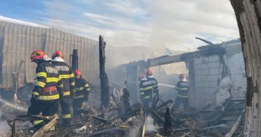 Stire din Actualitate : Incendiu la Ferma Dacilor/ Căutarea persoanelor dispărute va continua şi pe timpul nopţii