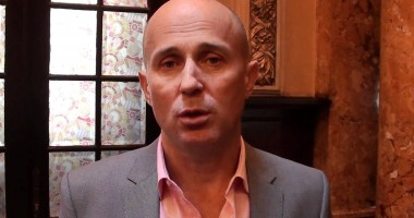 Stire din Politică-Administrație : Mugur Mihăescu s-a înscris în UNPR