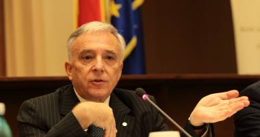 Stire din Economie : Mugur Isărescu: România are inflație anuală negativă