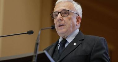 Stire din Economie : Avertisment de la BNR. Mugur Isărescu anunță că vin scumpiri: “Nu va fi ușor”