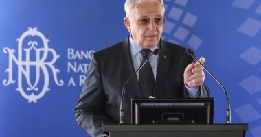 Stire din Economie : Isărescu: Leul s-a întărit. Este o evoluţie de vară
