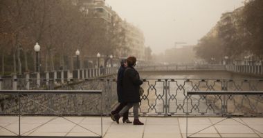 Stire din Actualitate : Ministerul Sănătății din Spania, apel către cetăţeni: "Nu ieşiţi din case şi beţi multă apă!"