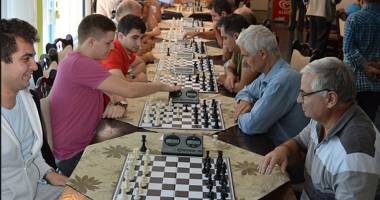 Stire din Sport : Mult doritul "duel al generațiilor", evitat de computer!