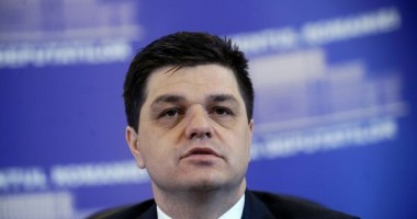 Stire din Politică-Administrație : "Mulți miniștri PNL vor trece la PSD în cazul ruperii USL"