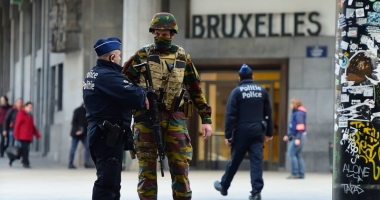 Stire din Actualitate : Un comisar european avertizează: "Mii de teroriști vor veni în Europa"