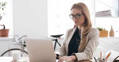 Stire din Social : Cât de mult timp petrecem la locul de muncă? Ne numărăm printre europenii cu cele mai multe ore lucrate