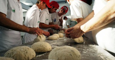 Stire din Social : Muncă la negru în brutăriile  și fabricile de pâine din Constanța