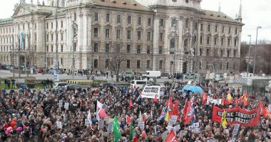 Stire din Actualitate : Proteste la Munchen, la deschiderea unui proces neonazist