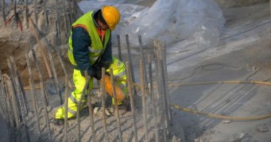 Stire din Social : 17 angajatori depistați cu muncitori la negru