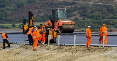 Accident mortal pe șantierul autostrăzii A13. Un muncitor și-a pierdut viața după o cădere de la înălțime