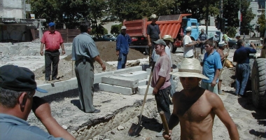 FOTO DE ARHIVĂ / DEMOLAREA HOTELULUI CONTINENTAL - 16 ani de la debutul în forță al lui Mazăre - 9