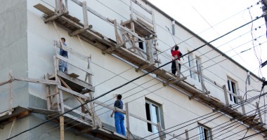 Stire din Social : 310 persoane muncind la negru, depistate în doar cinci zile