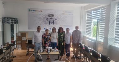 Stire din Politică-Administrație : Primăria Murfatlar a inaugurat un laborator digital inteligent la liceul din localitate