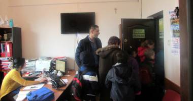 Primăria Murfatlar, asaltată de copii - 2