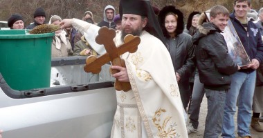 Stire din Cultură-Educație : Cum a decurs slujba de Bobotează la Murfatlar