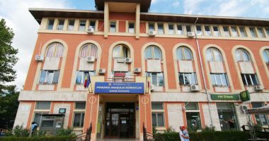 Stire din Politică-Administrație : Primăria Murfatlar distribuie pachete pentru persoanele defavorizate