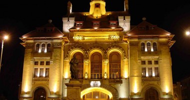 Stire din Cultură-Educație : Muzeul de istorie, luat cu asalt de turiști!