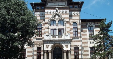 Stire din Cultură-Educație : Vernisajul Salonului de iarnă