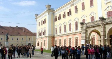 Stire din Diverse : Record de vizitatori la Muzeul Unirii din Alba Iulia