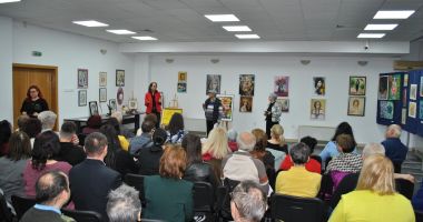 Stire din Cultură-Educație : Peste 40 de artiști plastici constănțeni expun lucrări dedicate femeii și primăverii