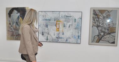 Stire din Cultură-Educație : "O toamnă cât o mie  de piane", la Muzeul de Artă