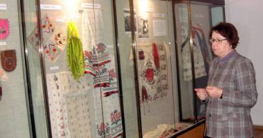 Stire din Cultură-Educație : Expoziție la Muzeul de Artă Populară