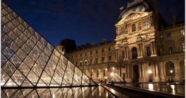 Stire din Actualitate : Muzeul Luvru din Paris, cel mai vizitat muzeu din lume, în 2014