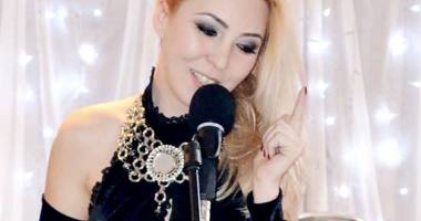 Stire din Cultură-Educație : Muzică și poezie  în Club Doors