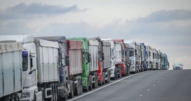 Stire din Actualitate : Restricţii de circulaţie în 15 judeţe din țară pentru maşinile de mare tonaj, din cauza caniculei