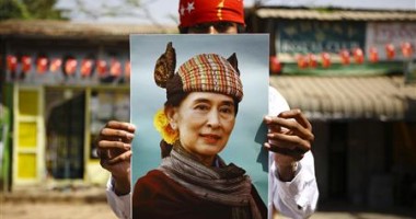 Stire din Actualitate : Scrutin istoric în Myanmar / Opozanta Aung San Suu Kyi ar trebui să intre în Parlament, după 15 ani de consemn la domiciliu