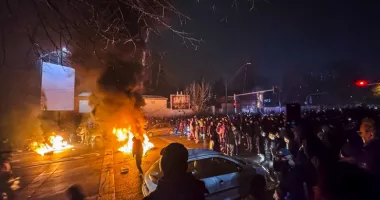 Stire din Actualitate : Peste 500 de morți la Teheran. "E ca o zonă de război, străzile sunt pline de sânge"