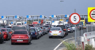 Peste 100.000 persoane au trecut frontierele țării duminică