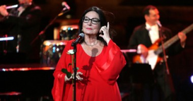 Stire din Monden : Nana Mouskouri, în concert la Sala Palatului pe 4 decembrie
