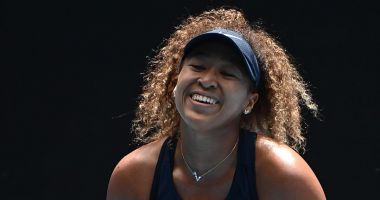 Stire din Sport : Tenis / Naomi Osaka, în finală după ce a învins-o categoric pe Serena Williams