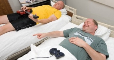 Stire din Actualitate : Cel mai visat job! Stai în pat, te uiți la TV și primesti 3.000 de lire sterline pe lună