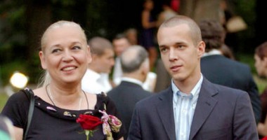 Stire din Politică-Administrație : Familia Năstase a ajuns la spital. Adrian Năstase, internat la terapie intensivă, zi de naștere azi