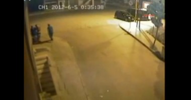 Stire din Actualitate : O femeie naște spontan pe stradă și abandonează copilul pe trotuar / Video