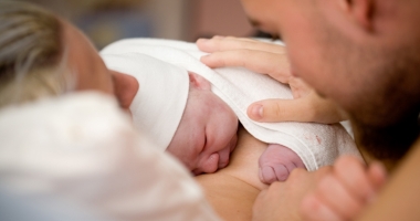 Stire din Sănătate : De ce aleg femeile nașterea naturală, fără medicamente