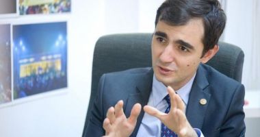 Claudiu Năsui acuză PNL şi PSD de „desfrâul” angajărilor la stat