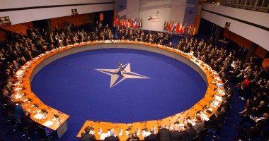 Stire din Actualitate : Summitul NATO, sub semnul crizei economice și al Afganistanului