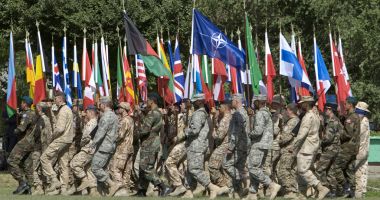 NATO și Uniunea Europeană au divergențe pe tema apărării comune