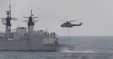 Stire din Eveniment : Tunurile răsună în larg. Cel mai mare exercițiu naval NATO în România