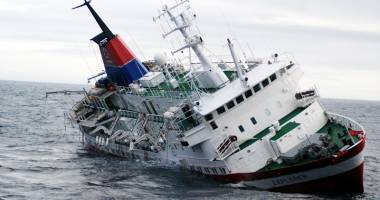 Stire din Economie : Naufragiu în Marea Neagră, la 120 km de România. 12 persoane au murit