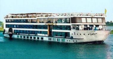 Stire din Diverse : O navă de croazieră cu 112 persoane la bord s-a scufundat