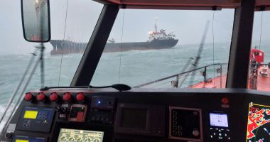 GALERIE FOTO Și marinarii salvatori au fost la datorie pe vremea potrivnică. Sar Artemis a intervenit pe mare - 2