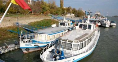Stire din Actualitate : Nava de protocol a PCR, cu care Nicolae şi Elena Ceauşescu se plimbau pe Dunăre, scoasă la casat