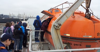 Stire din Eveniment : Nava amiral a Gărzii de Coastă, vizitată de elevii constănțeni / Galerie foto