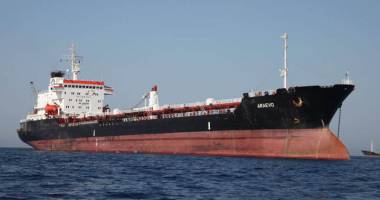 Stire din Economie : Marinar român, UCIS pe petrolierul Araevo. Vaporul a fost bombardat de un avion de vânătoare