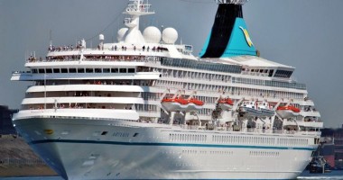 Stire din Economie : Luxuriantul "Artania" a adus 926 de turiști la Constanța