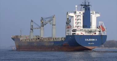 Stire din Economie : Nava "Caledonia" e eșuat în portul Constanța